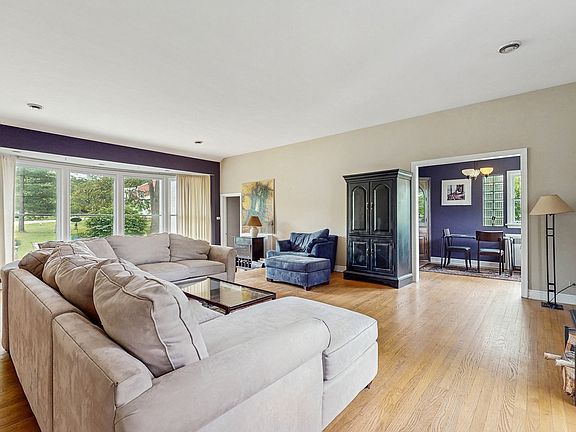 2nd image of 816 Rosedale Ter