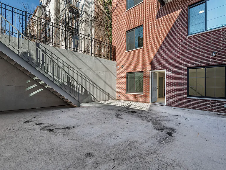 376 Baltic St #1B — Photo 8