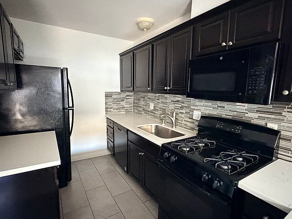 5th image of 15483 Moorpark St #00