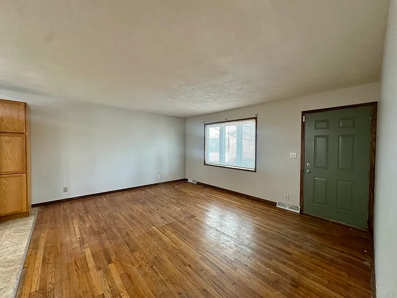 Building Photo - 4442 Rushmore Dr NE