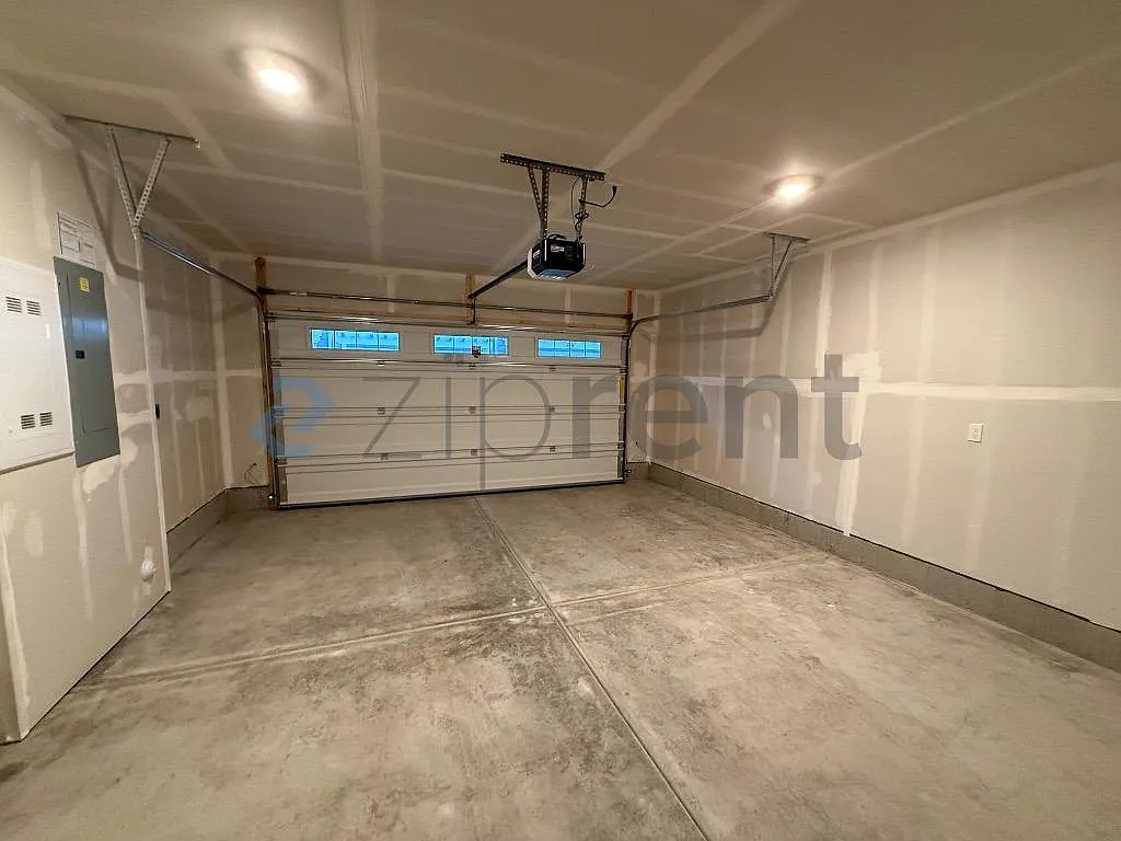 3 bed, 3.5 bath, 1626 sqft, $3,150 — Photo 3