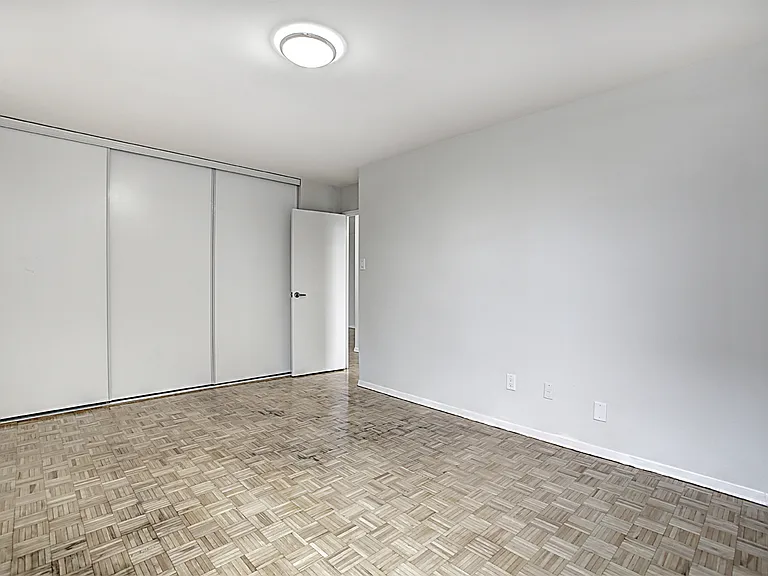 10 Yorkwoods Gate — Photo 17