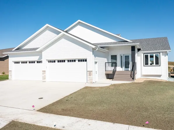 401 Flint Dr, Bismarck, ND 58503