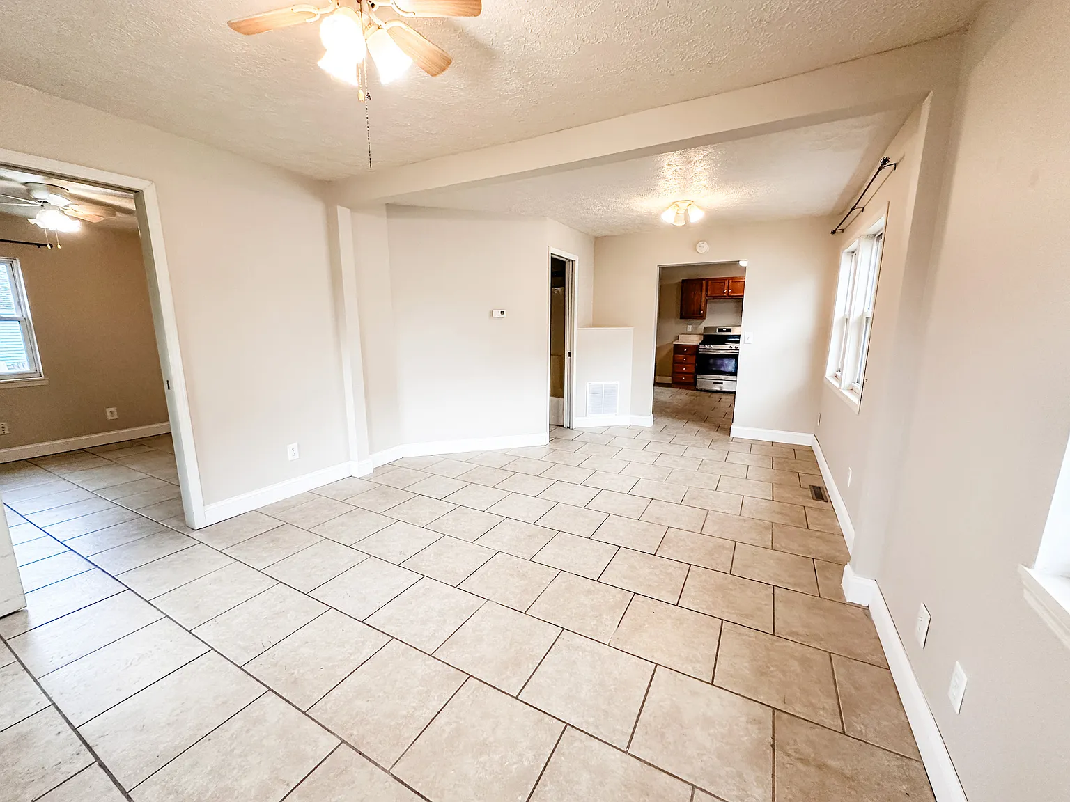 2 bed, 800 sqft, $1,050 — Photo 4