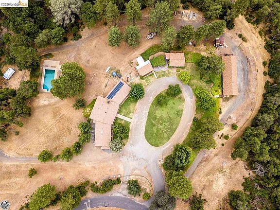 4th image of 18403 Harper Rd