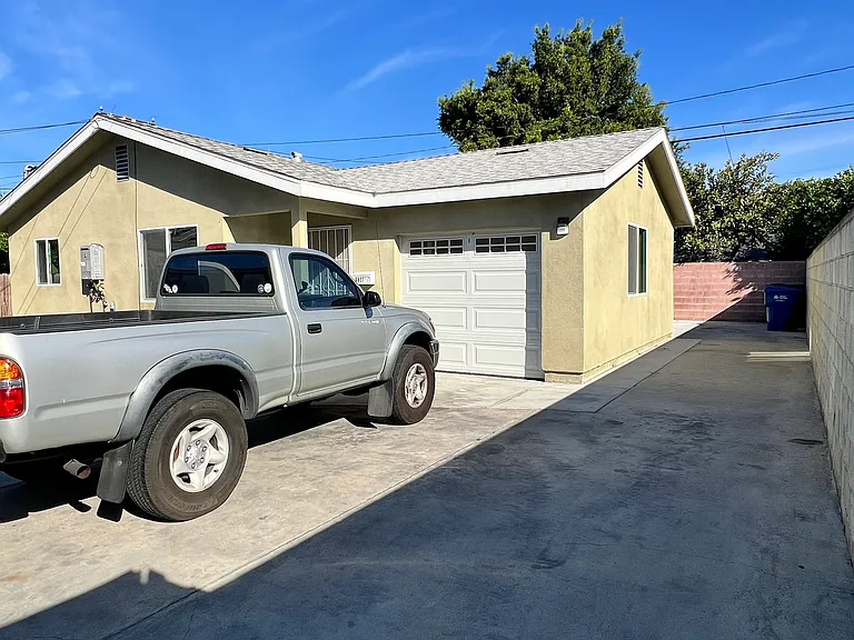 6827 San Luis St #1/2 — Photo 36
