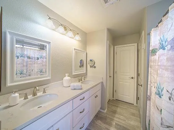 5560 W Dove Of Peace Dr — Photo 12