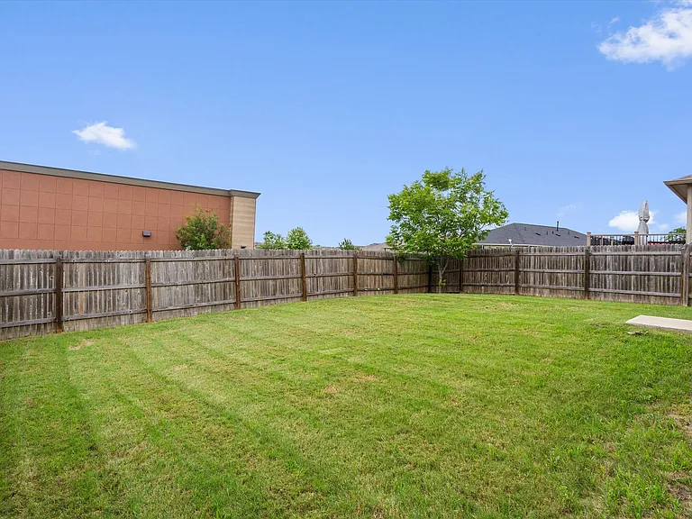 116 Miles Dr — Photo 33