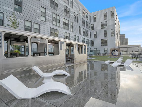2nd image of 2211 N Milwaukee Ave #424