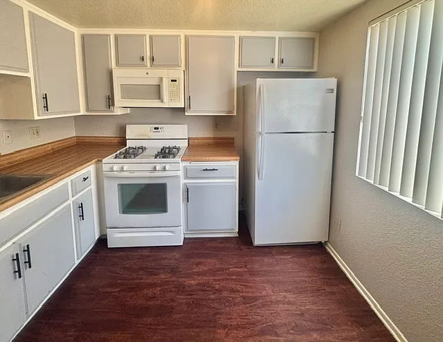 12700 Kornblum Ave — Photo 17