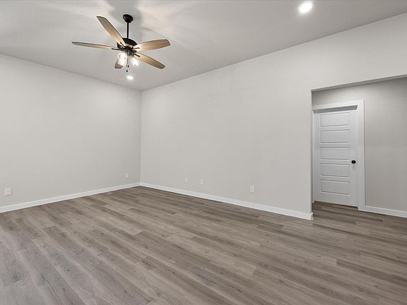 4th image of 2602 Helena Ave