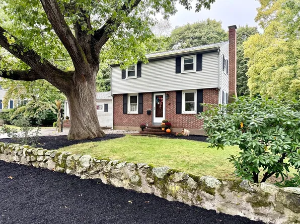 38 Lantern Ln, Abington, MA 02351