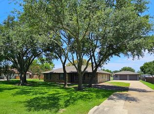 751 King Arthur Dr, Midlothian, TX 76065