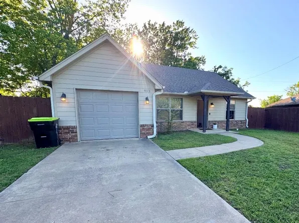 923 N Summer Tree Ln, Ada, OK 74820