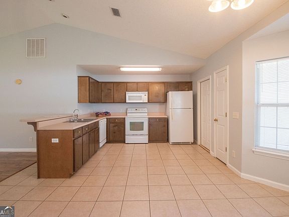 5th image of 120 Magnolia Ct