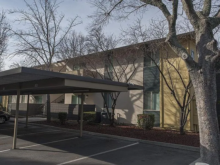 Parkwood Apartments — Photo 22
