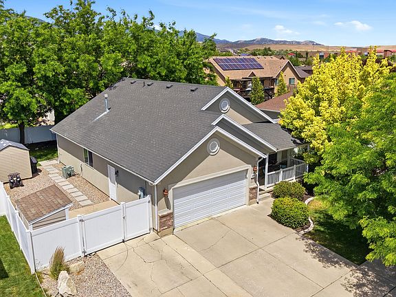 3rd image of 8462 S Farm Oak Ct
