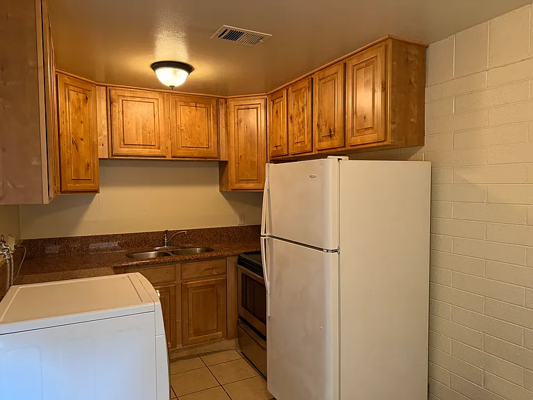 215 E Vidas Ave #5 — Photo 1