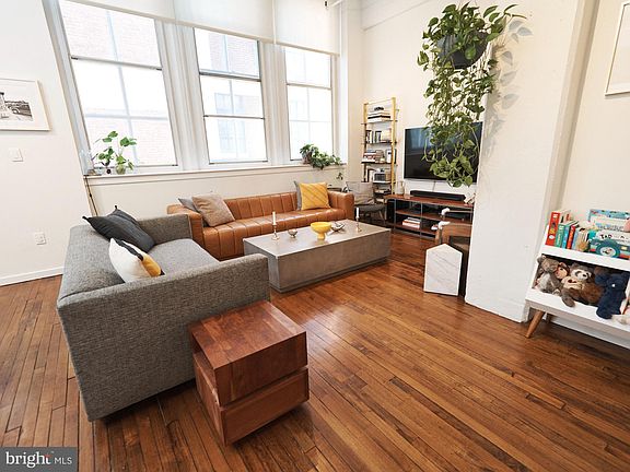 3rd image of 1238 Callowhill St Suite 404