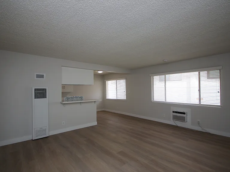 2505 W Grand Ave #F — Photo 6