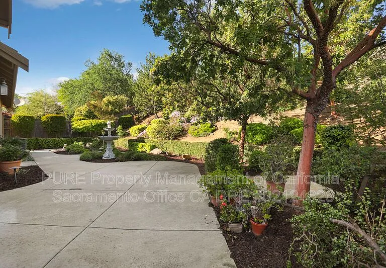 1143 Bevinger Dr — Photo 32