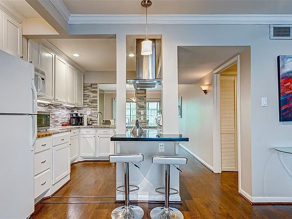4th image of 1800 Stoney Brook Dr APT 102