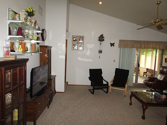 5th image of 2210 Emerald Lake Dr