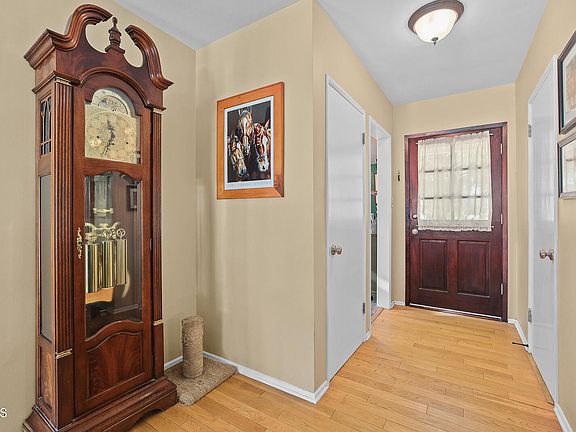 2nd image of 9716 Helen Ave