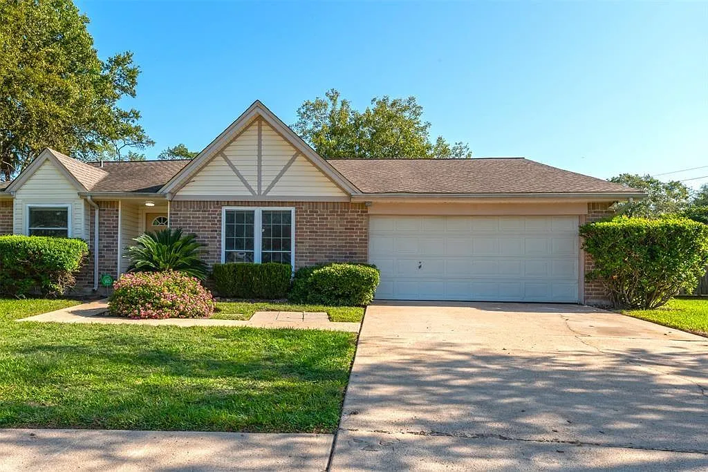 3 bed, 2.0 bath, 1544 sqft, $2,150 — Photo 1