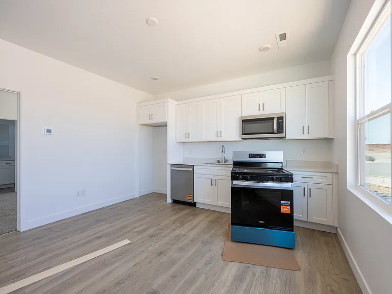 S Queens Garden Dr — Photo 2