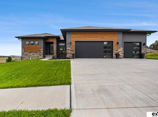 19120 Murray Trl, Gretna, NE 68028