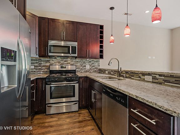 5th image of 1435 W Rosemont Ave APT 3W