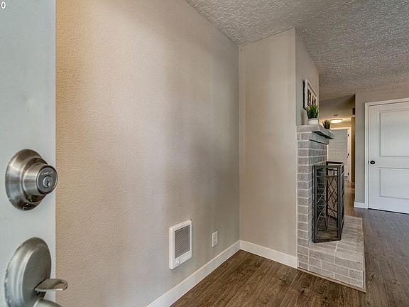 3rd image of 7017 NE 43rd St APT B