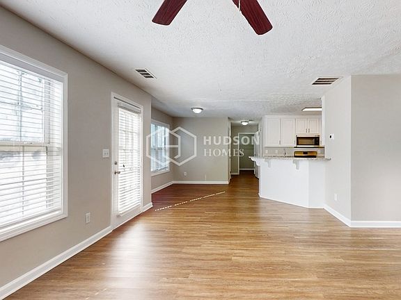 3rd image of 882 Simon Park Cir