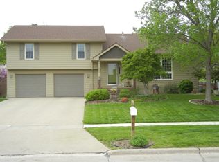 1006 Angela Dr, Indianola, IA 50125