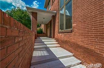 3rd image of 4471 Laclede Ave