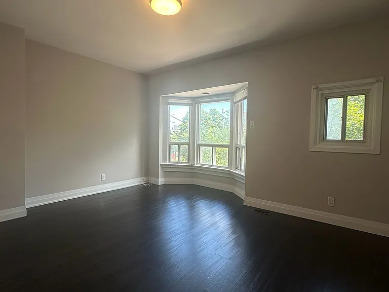 68 Melville Ave #UPPER — Photo 1