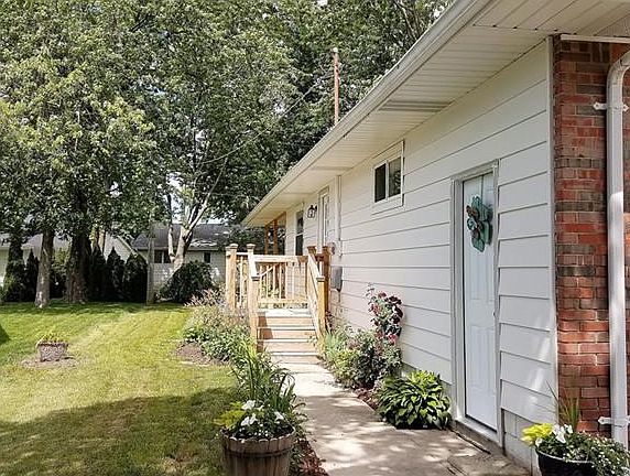 4th image of 1027 Village Dr