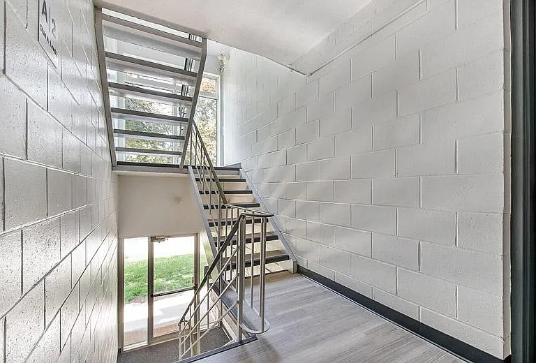470 Wellington St N — Photo 12