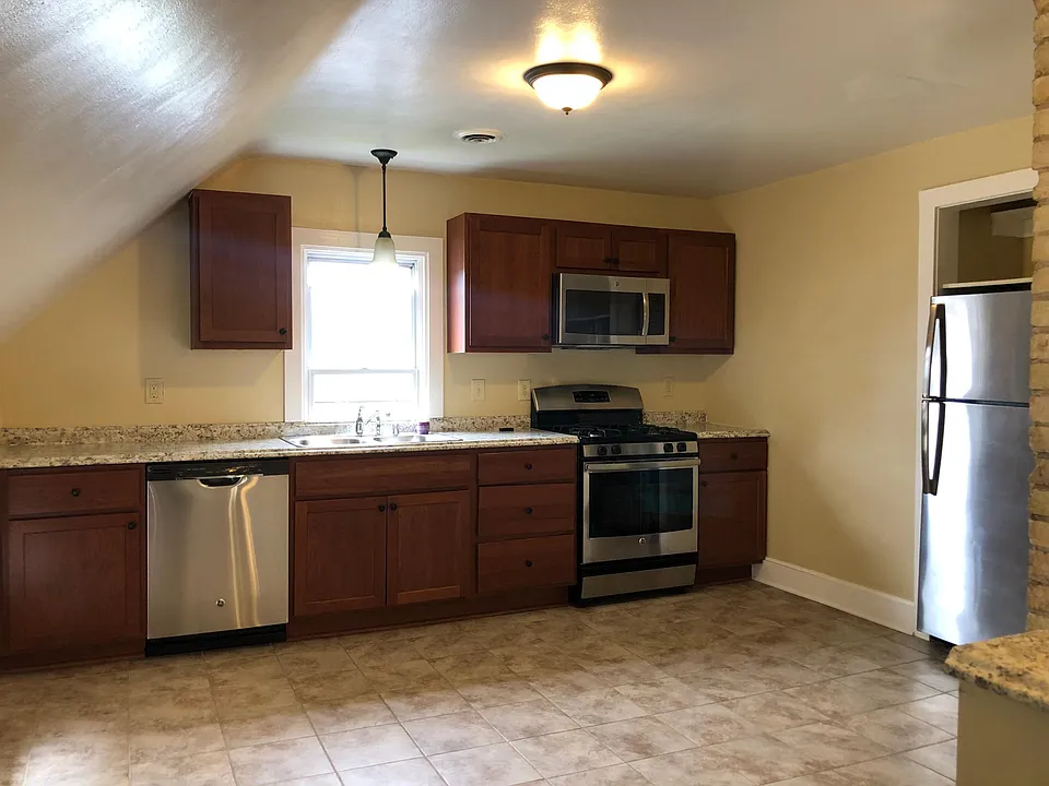 2213 S Robinson Ave #UPPER