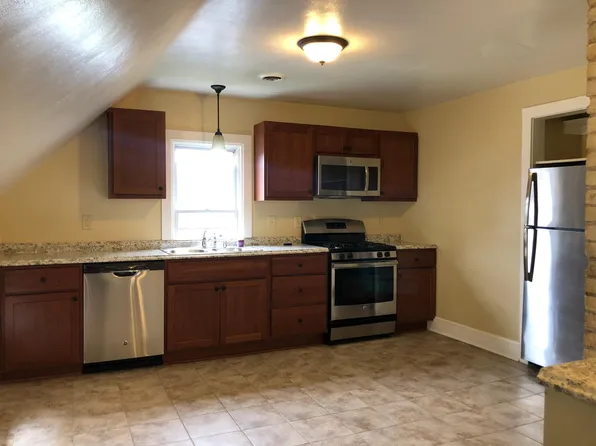 2213 S Robinson Ave, Milwaukee, WI 53207