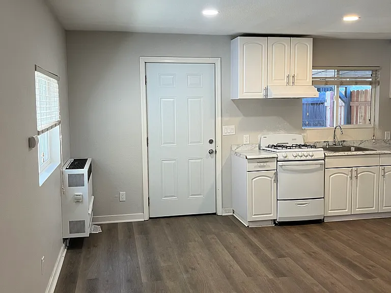 4177 Myrtle Ave — Photo 12
