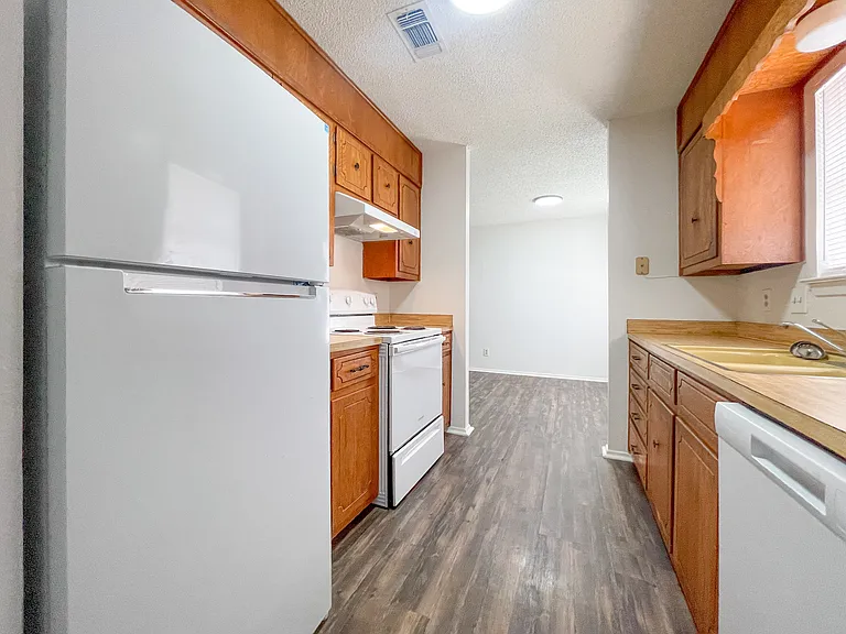 433 W Panther Way — Photo 8