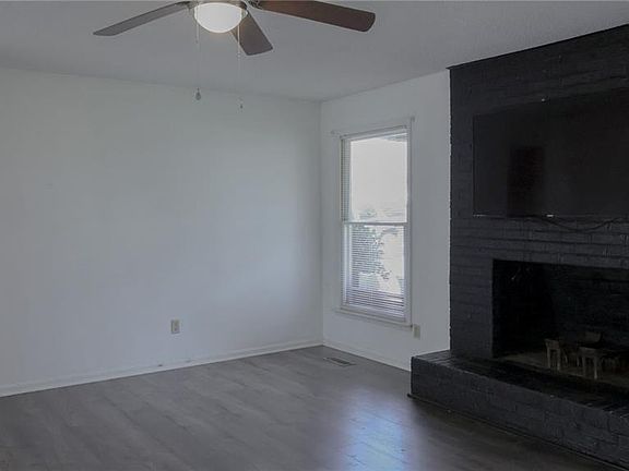 4th image of 303 Island Dr