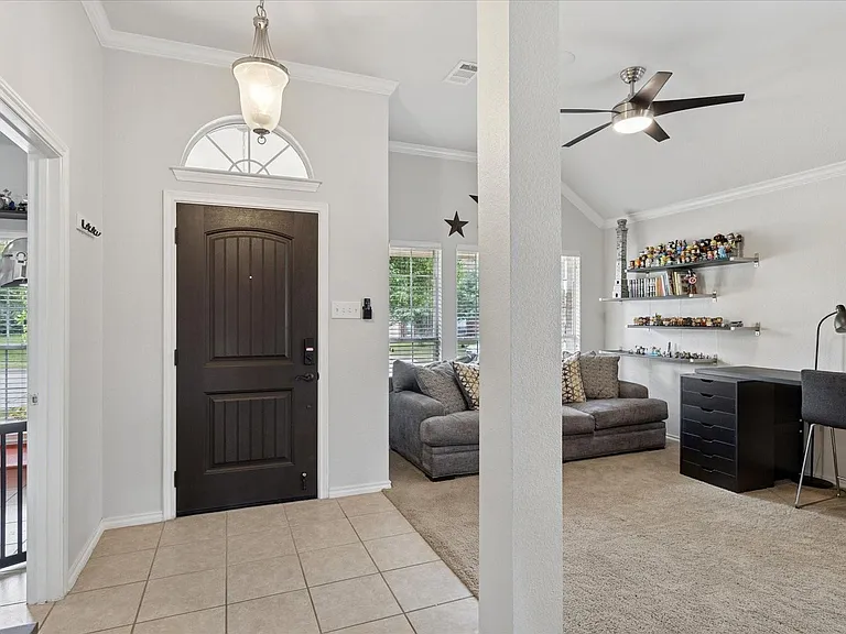 10237 Red Bluff Ln — Photo 4