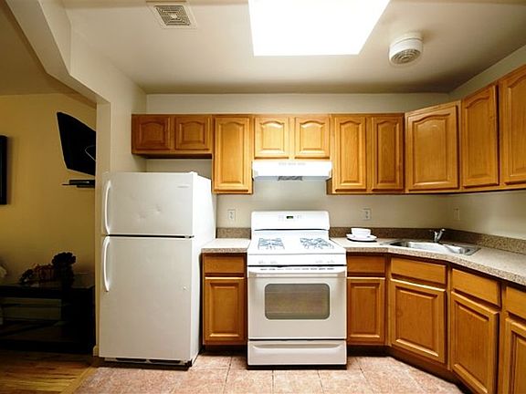 4th image of 746 Putnam Ave APT 3