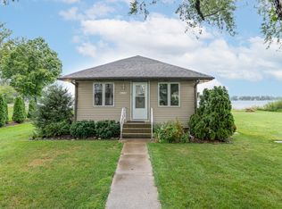 40269 N West Shore Dr, Antioch, IL 60002