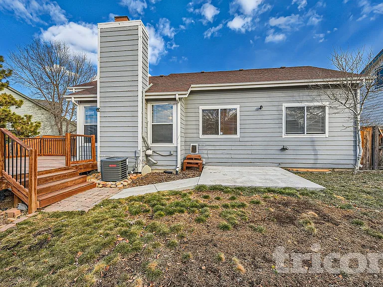 995 Cobblestone Dr — Photo 16