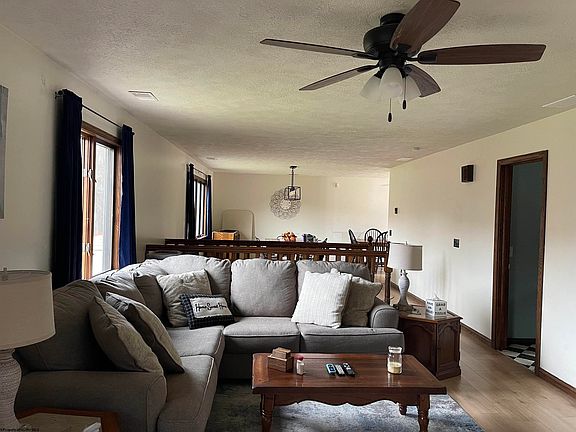 3rd image of 134 Hideaway Dr