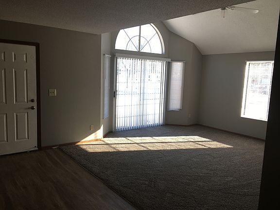2nd image of 2152 Hemlock Blvd